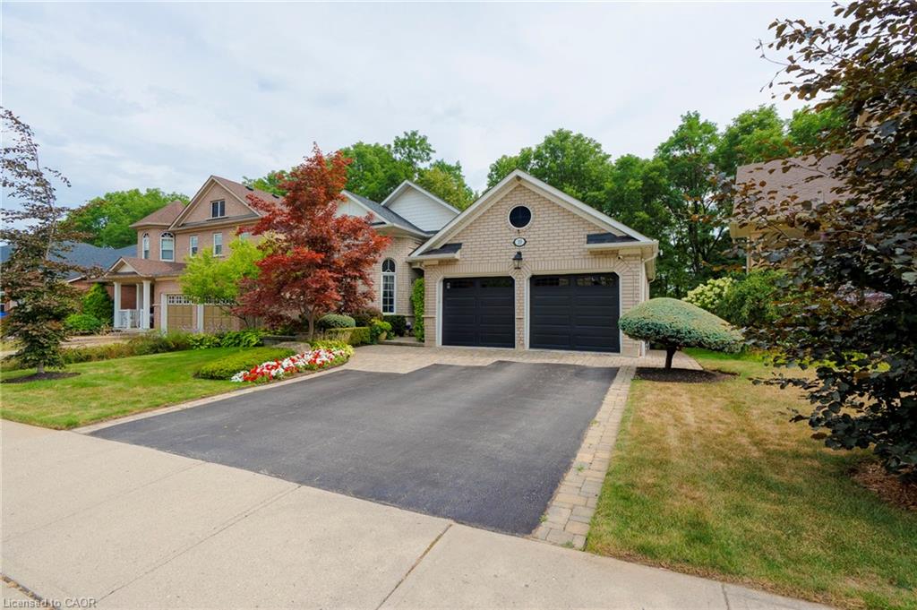 19 Brydale Ct, Hamilton, ON L9H 7R9