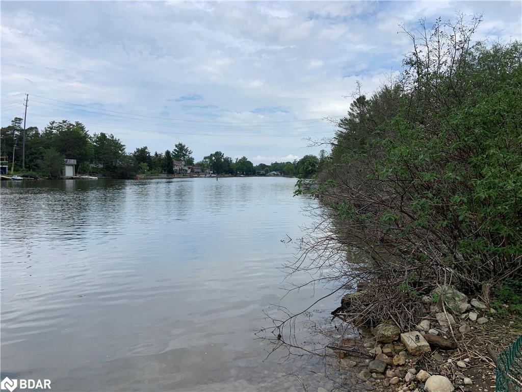 8 Poplar St, Wasaga Beach, ON L9Z 2X5