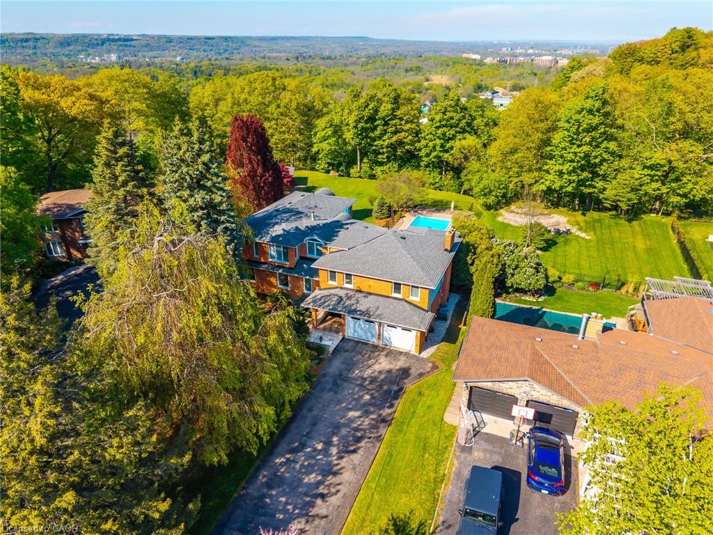 887 Montgomery Dr, Hamilton, ON L9G 3H6