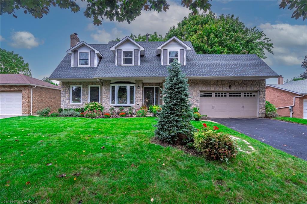 15 Blue Forest Dr, Grimsby, ON L3M 4R4