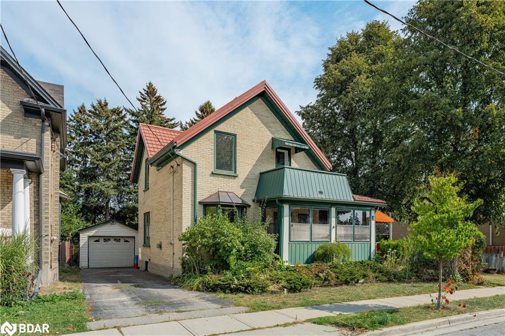 6 Theresa St, Kitchener, ON N2G 1M1