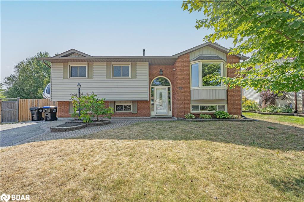 52 Roth St, Angus, ON L3W 0G7