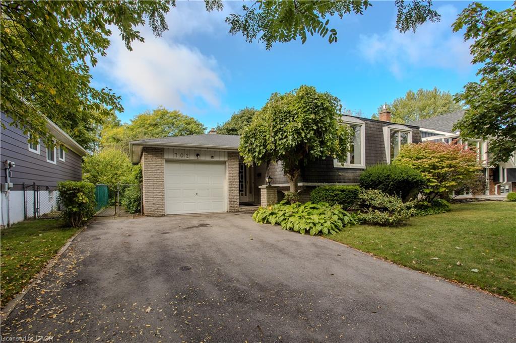 702 Francis Rd, Burlington, ON L7T 3X7