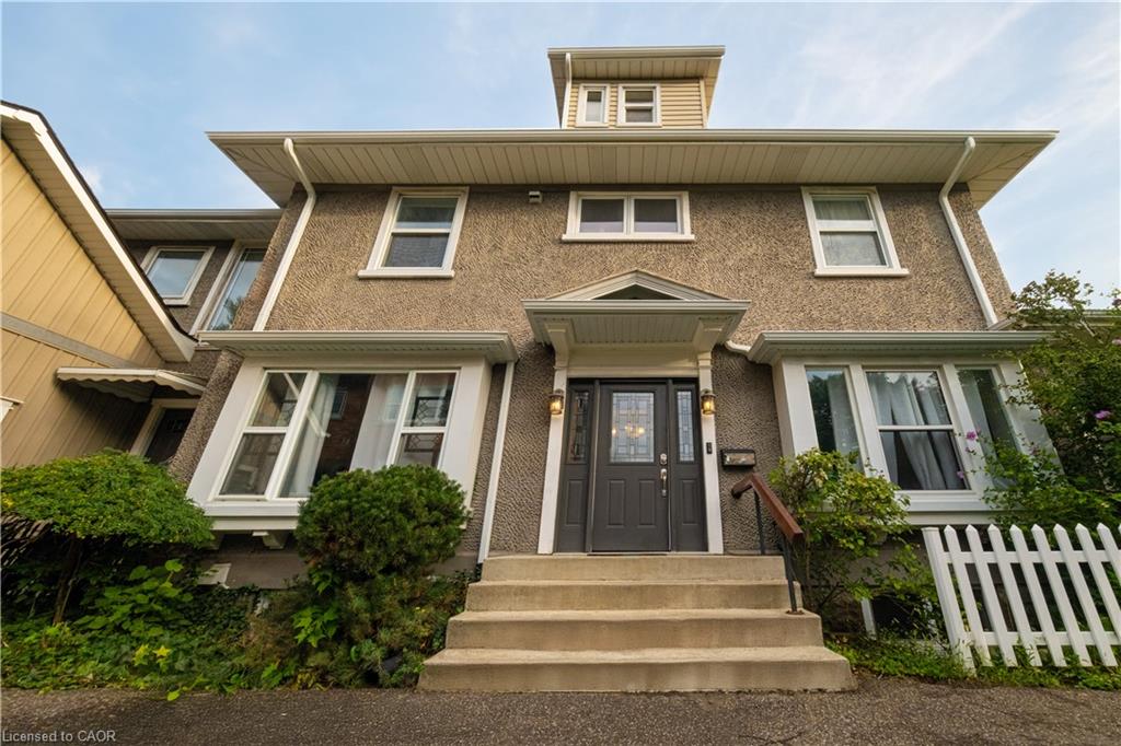 153 Geneva St, St. Catharines, ON L2R 4N7