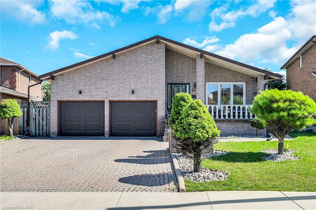 140 Solomon Cres, Hamilton, ON L8W 2G7