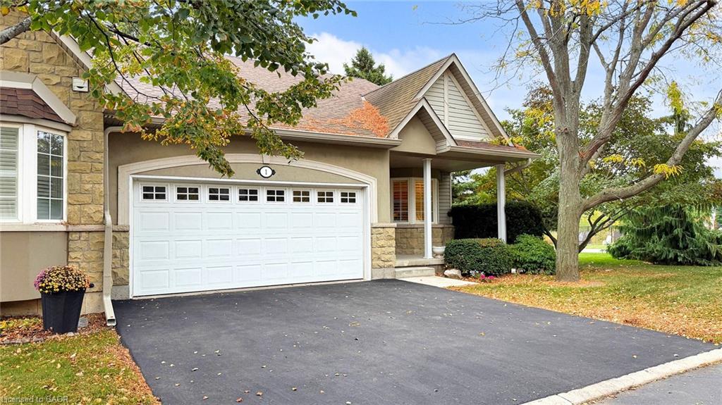 212 Stonehenge Drive Unit 1, Hamilton, ON L9K 1N5