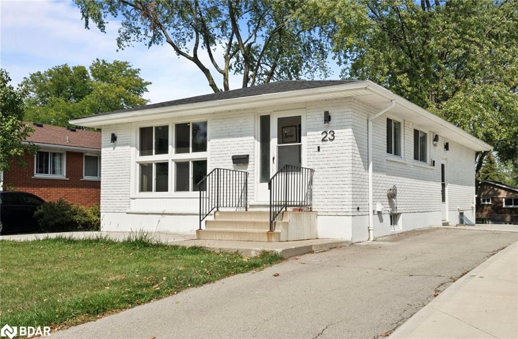 23 Thorley Dr, Hamilton, ON L8T 2Y9