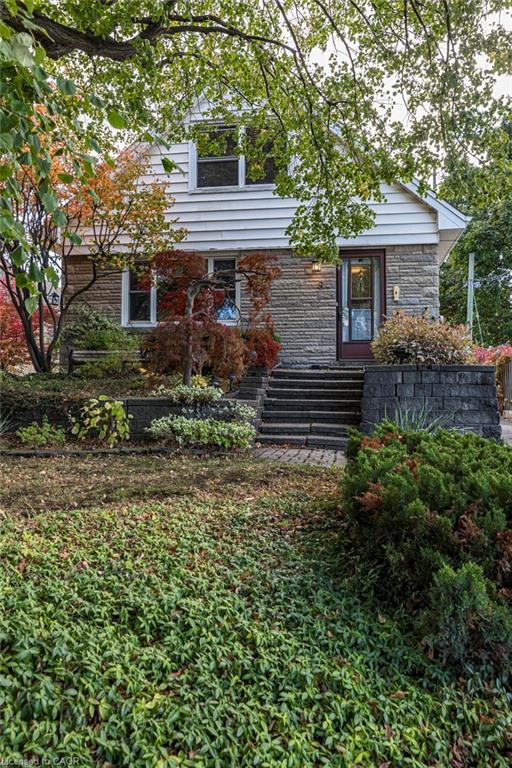8 Sylvia Cres, Hamilton, ON L8K 2A9