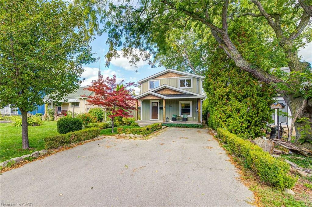 9 Grandview Dr, St. Catharines, ON L2M 1A7