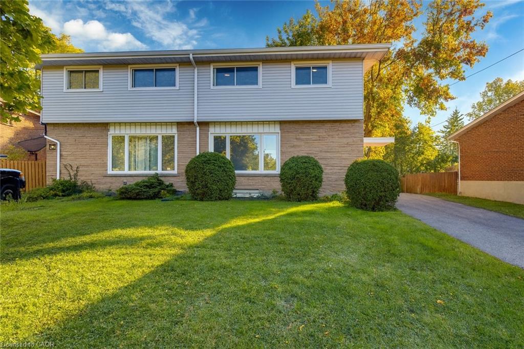 48 Luscombe St, Hamilton, ON L9A 2J8