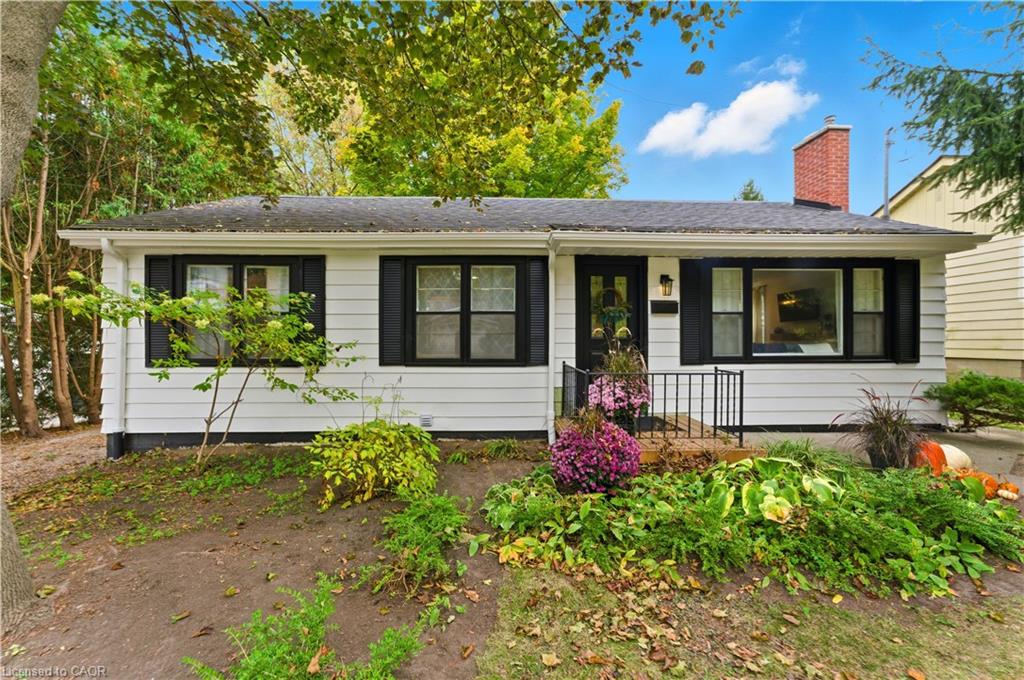 31 Academy St, Ancaster, ON L9G 2X8