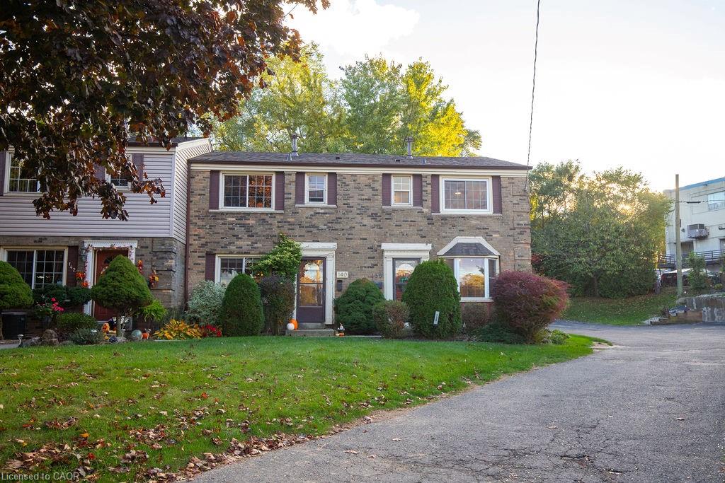 138 Victor Blvd, Hamilton, ON L9A 2V4