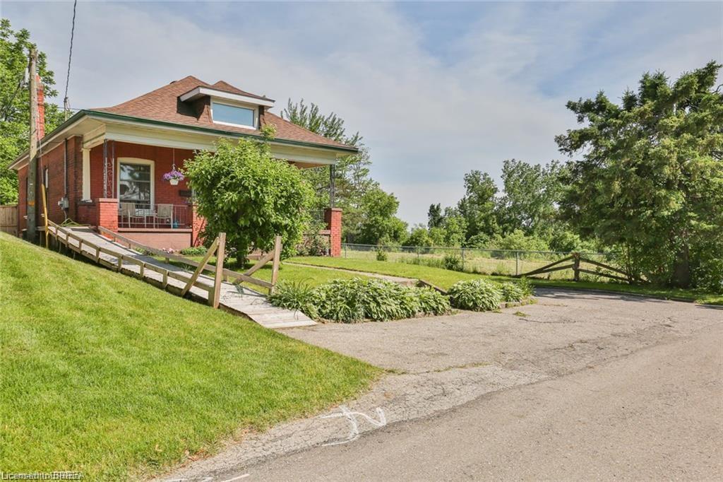 5 Cloverdale Ave, Brantford, ON N3R 3X7