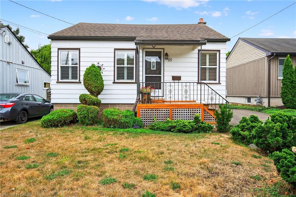 15 Donald Ave, Dundas, ON L9H 1E9