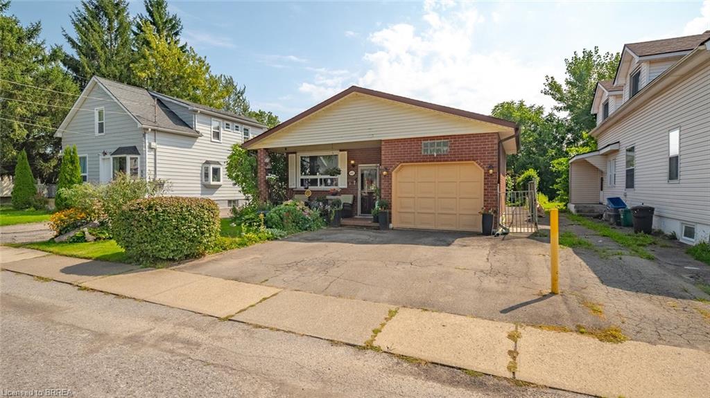 6442 Taylor St, Niagara Falls, ON L2G 2G1