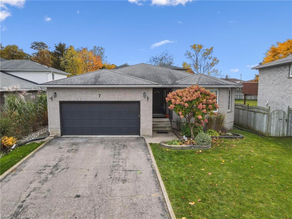 7 Peter Ct, Cambridge, ON N1P 1C3