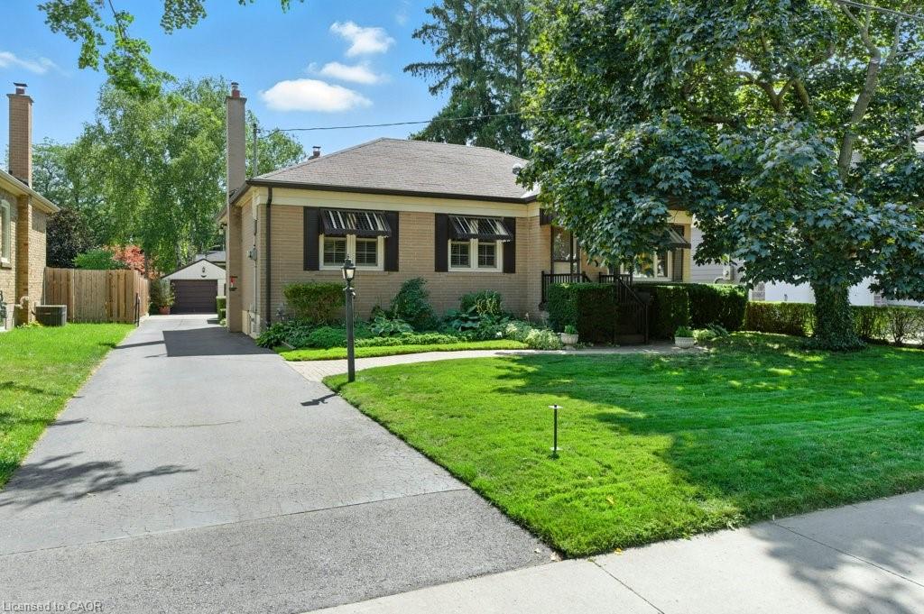 2230 Courtland Dr, Burlington, ON L7R 1S4