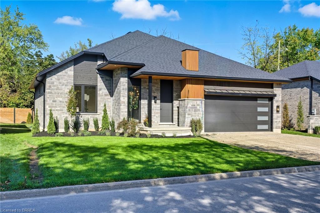 141 Parkside Dr, Brantford, ON N3T 0S9