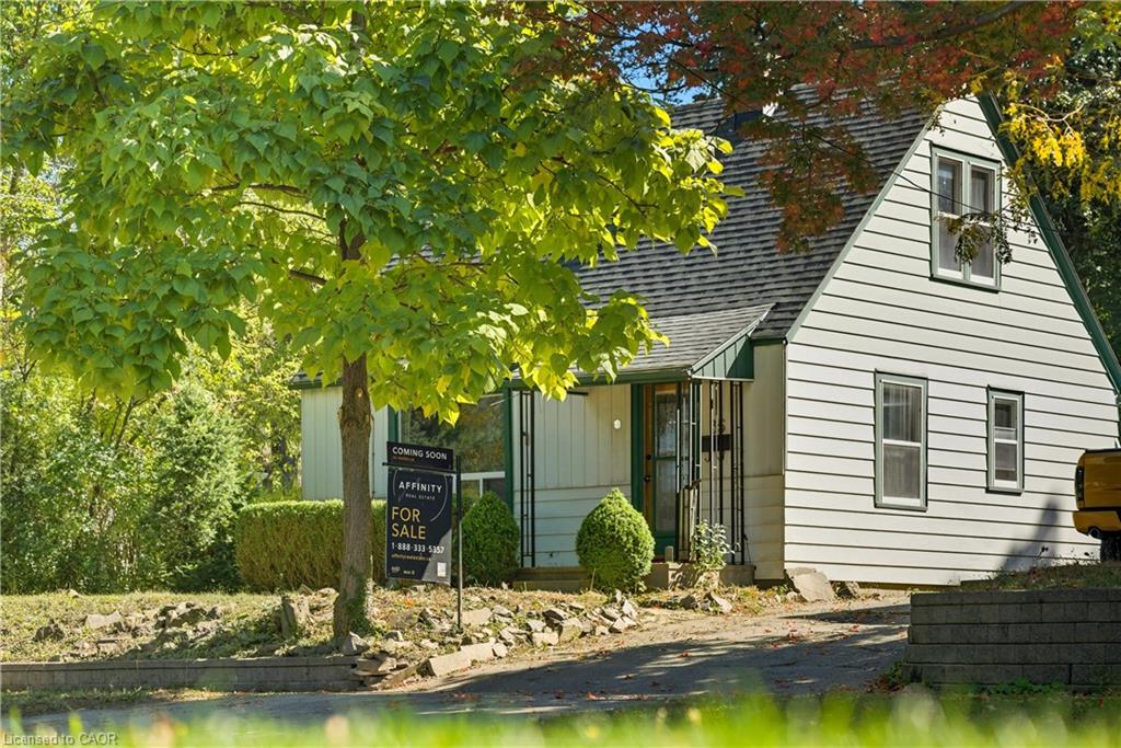 35 Glen Rd, Kitchener, ON N2M 3E7