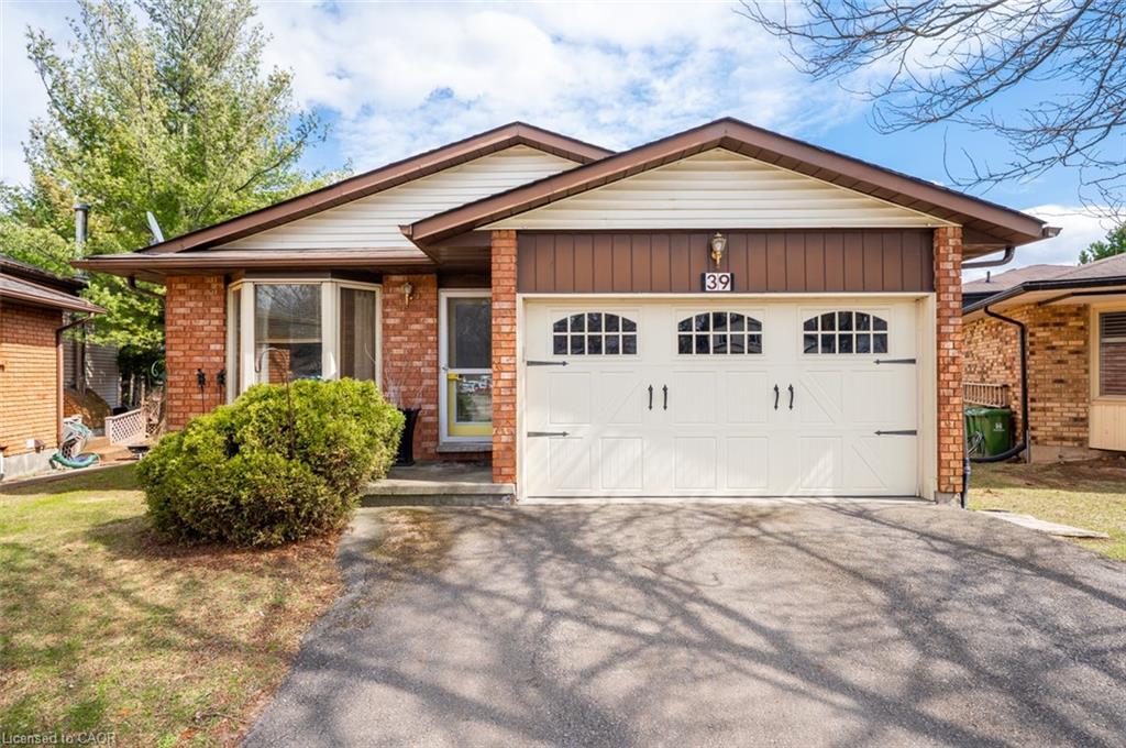 39 Bloomsbury Ct, Hamilton, ON L9G 2H6