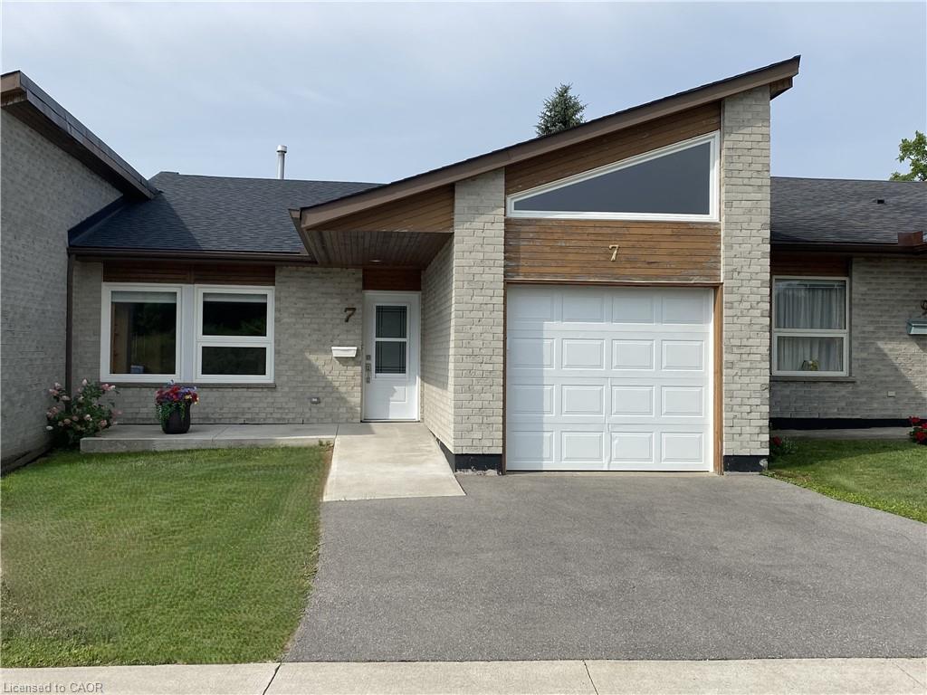 7 Cardinal Mindszenty Blvd, Hamilton, ON L9B 2M3