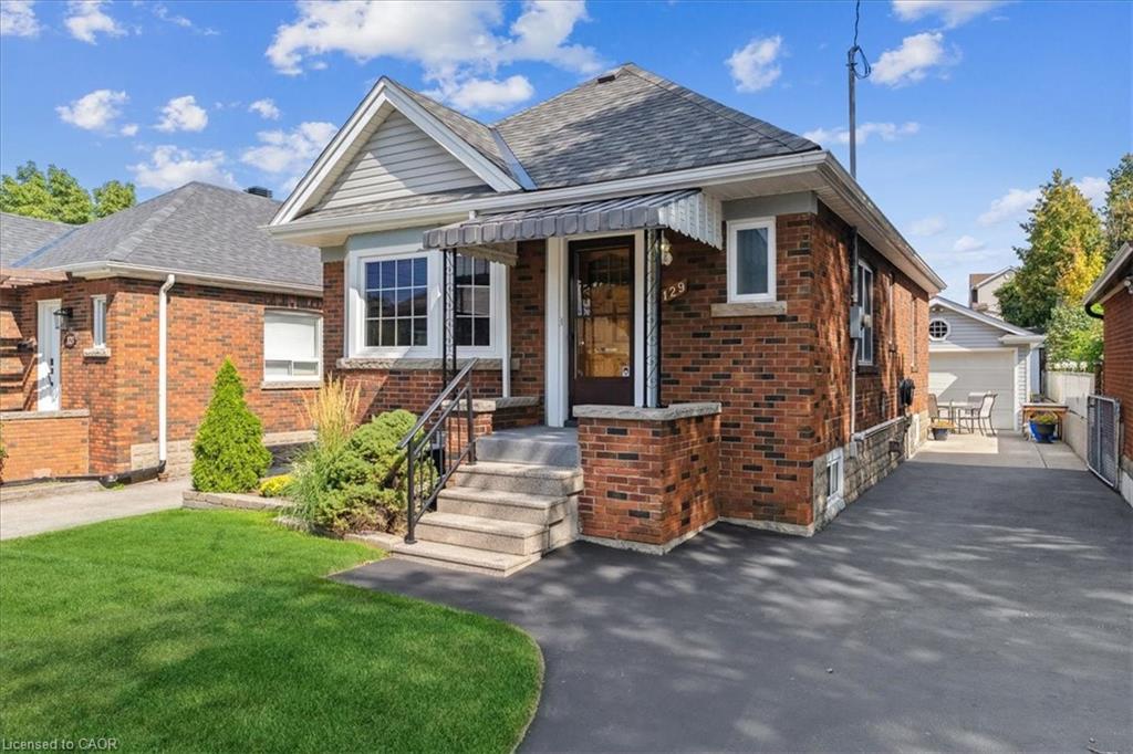 129 Barons Ave S, Hamilton, ON L8K 2Y8