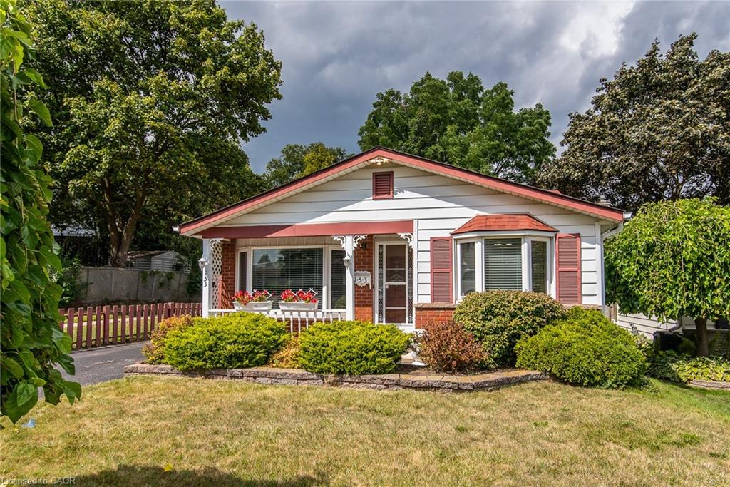 153 Pinedale Dr, Kitchener, ON N2E 1K2