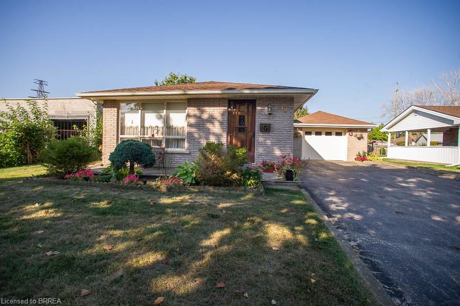 10 Linden Ave, Brantford, ON N3S 7E2
