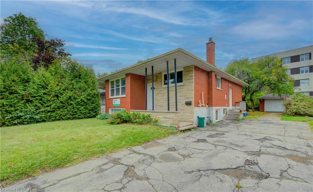 4 Cardill Cres, Waterloo, ON N2L 3Y6