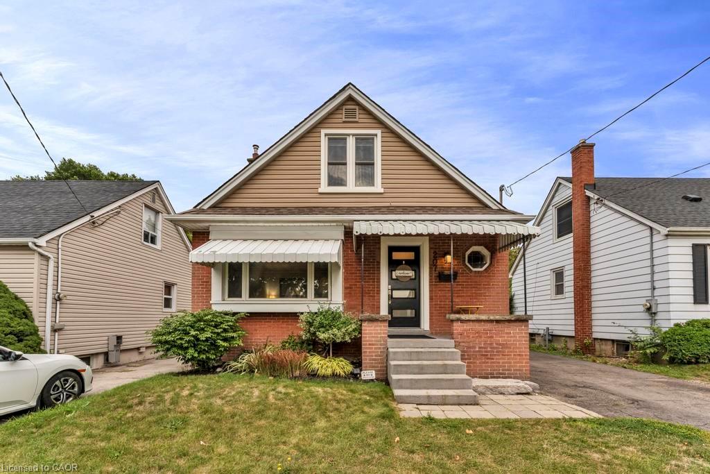207 Auburn Ave, Hamilton, ON L8K 3B4
