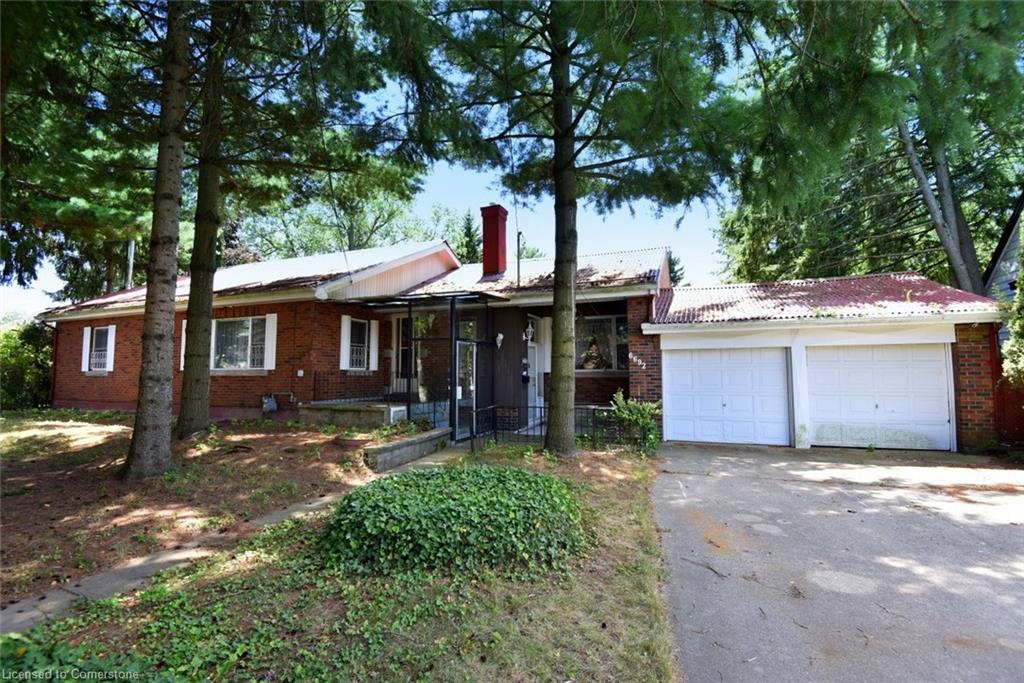 6692 Barker St, Niagara Falls, ON L2G 1Z2