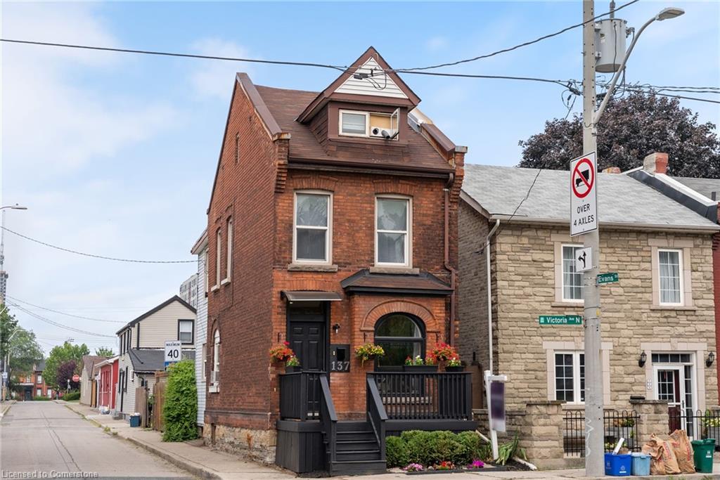 137 Victoria Ave N, Hamilton, ON L8L 5E7