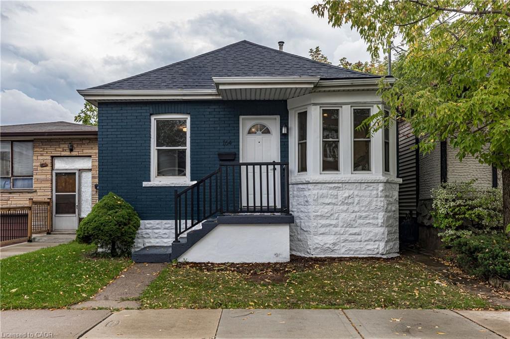 164 London St N, Hamilton, ON L8H 4B8