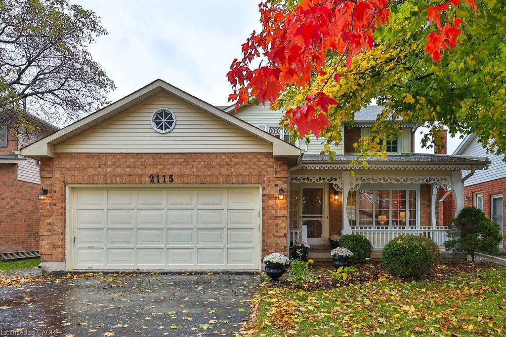 2115 Bartok Rd, Burlington, ON L7M 2W2