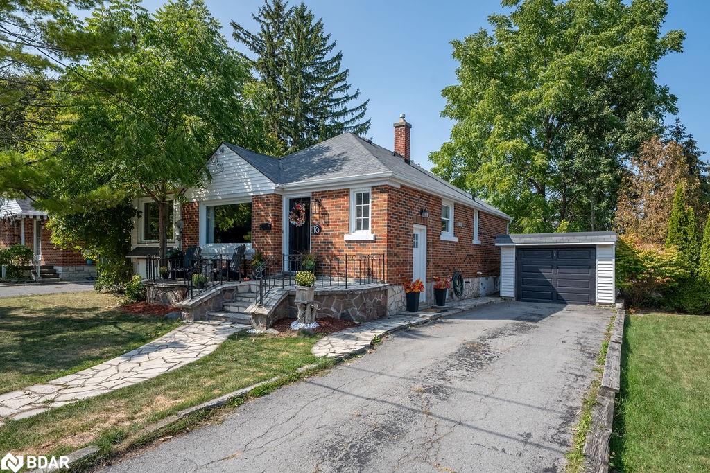 18 Reynolds Cres, Belleville, ON K8P 2W7