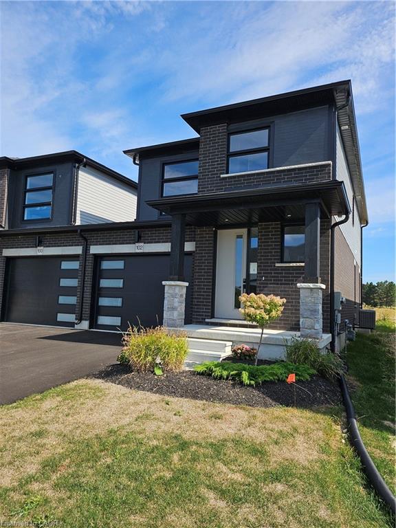 102 Thackeray Way, Harriston, ON N0G 1Z0