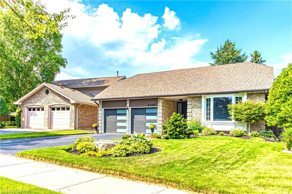 2390 Sinclair Cir, Burlington, ON L7P 3C3