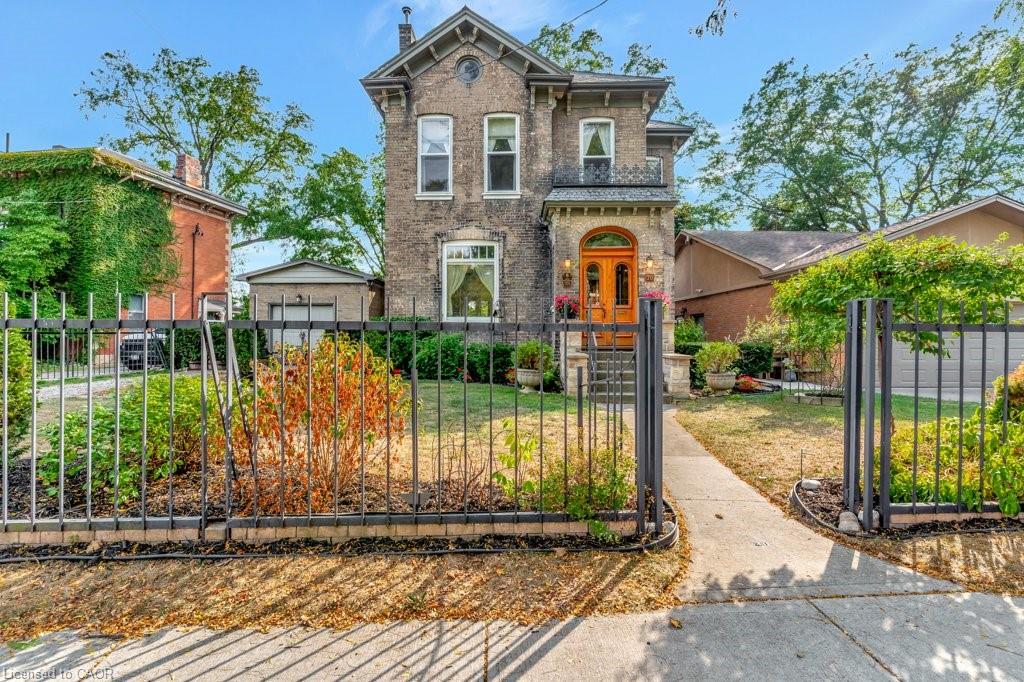 30 Lorne Cres, Brantford, ON N3T 4L7