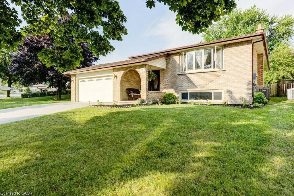 582 Skylark Rd, Waterloo, ON N2V 1B9