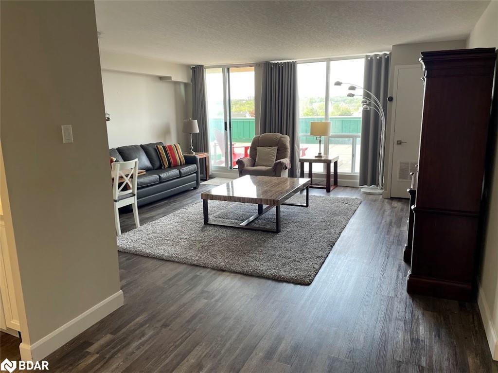 65 Ellen Street Unit 111, Barrie, ON L4N 3A5