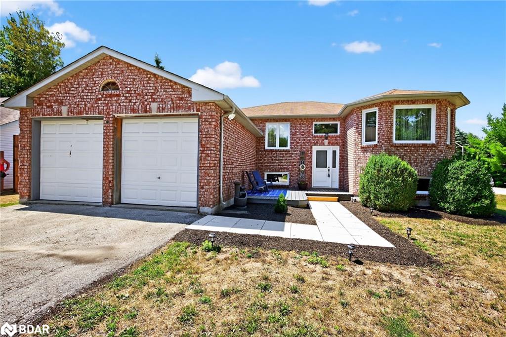 2 Birchmount Cir, Wasaga Beach, ON L9Z 1H8