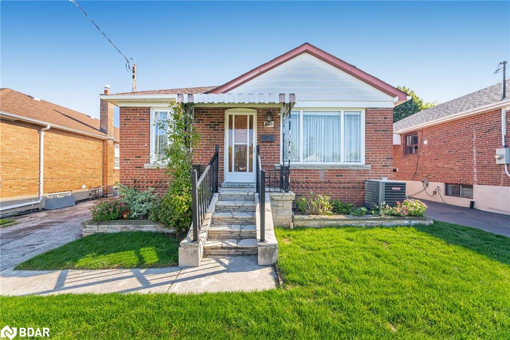 25 Marta Ave, Toronto, ON M1K 1V6
