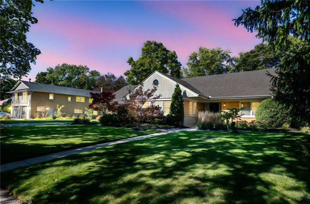 284 Union Blvd, Kitchener, ON N2M 2T1