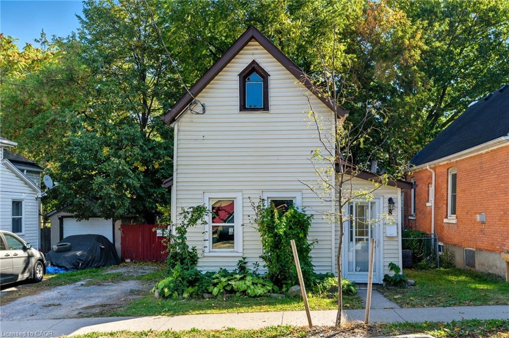 8 Tasker St, St. Catharines, ON L2R 3Z8