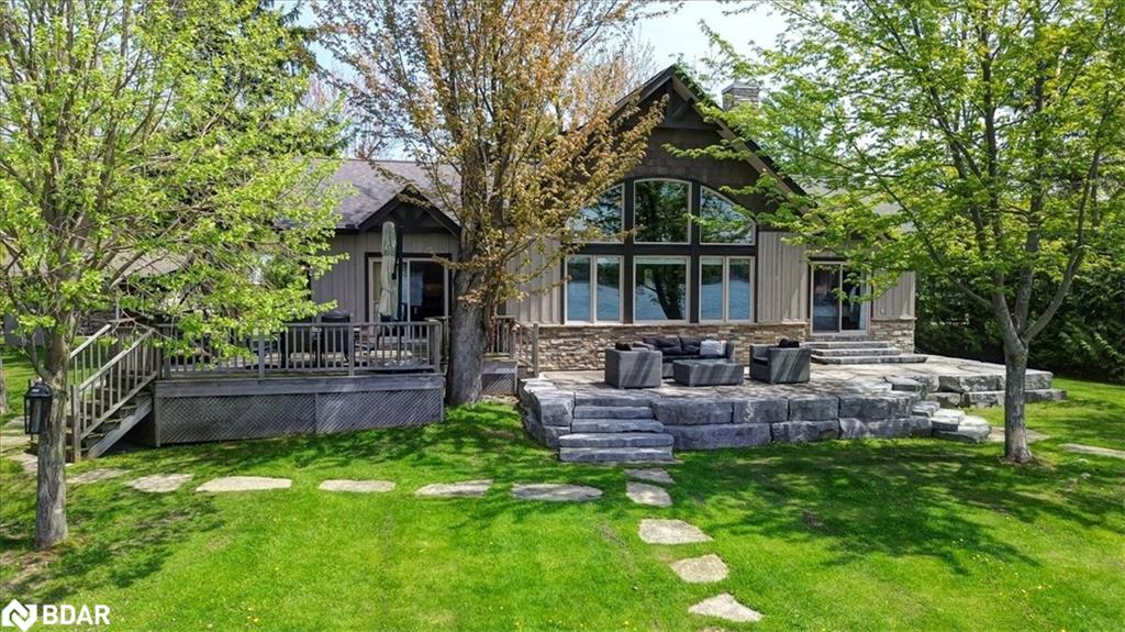 43 Lakeshore Blvd, Selwyn, ON K0L 1T0