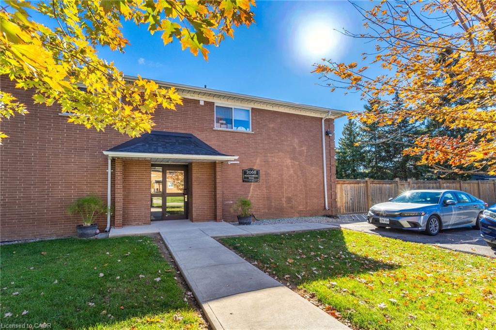 2069 Meadowbrook Road Unit 10, Burlington, ON L7P 2A3