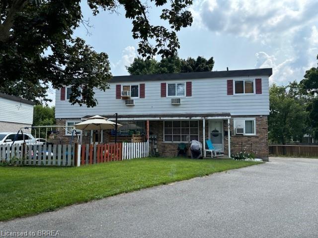 19 Brenda Ct, Brantford, ON N3R 2L8