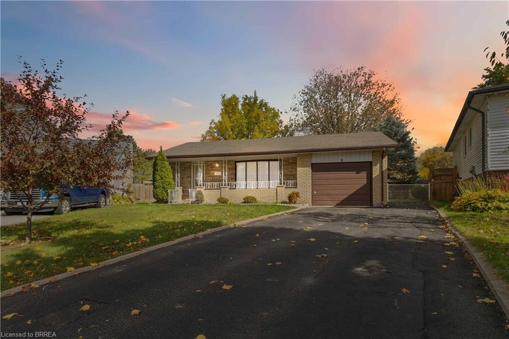 11 Sigurd Jensen Ct, Brantford, ON N3R 6Y8