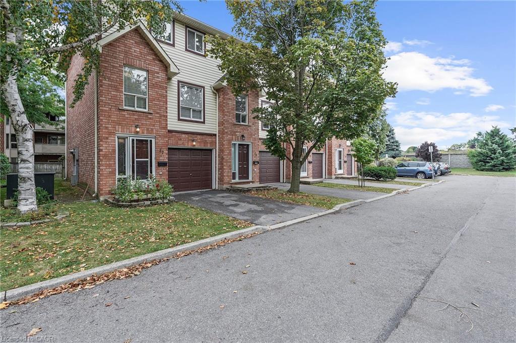 384 Limeridge Road E Unit 17, Hamilton, ON L9A 2S8