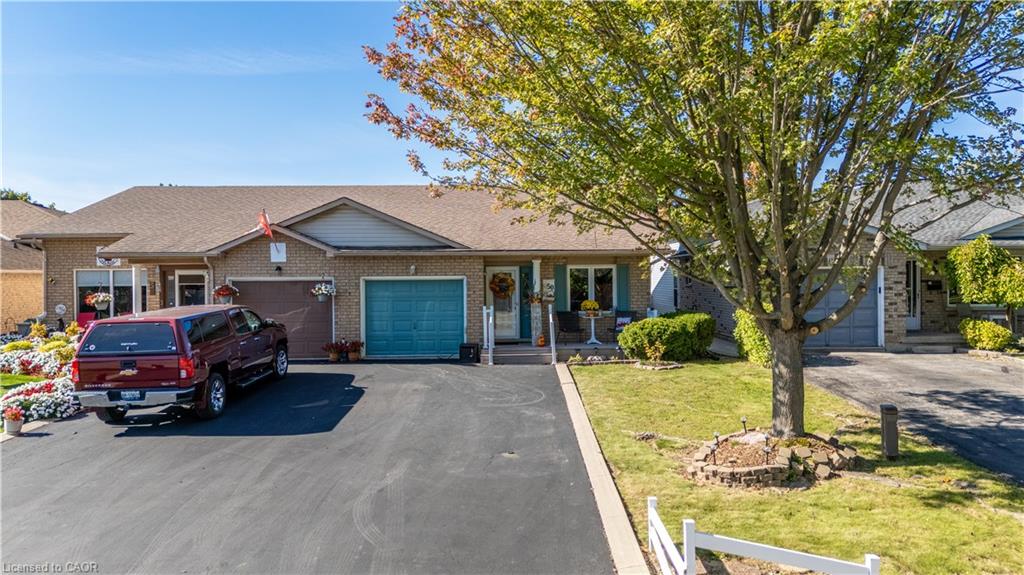55 Scottacres Blvd, Hanmer, ON N3W 2K3
